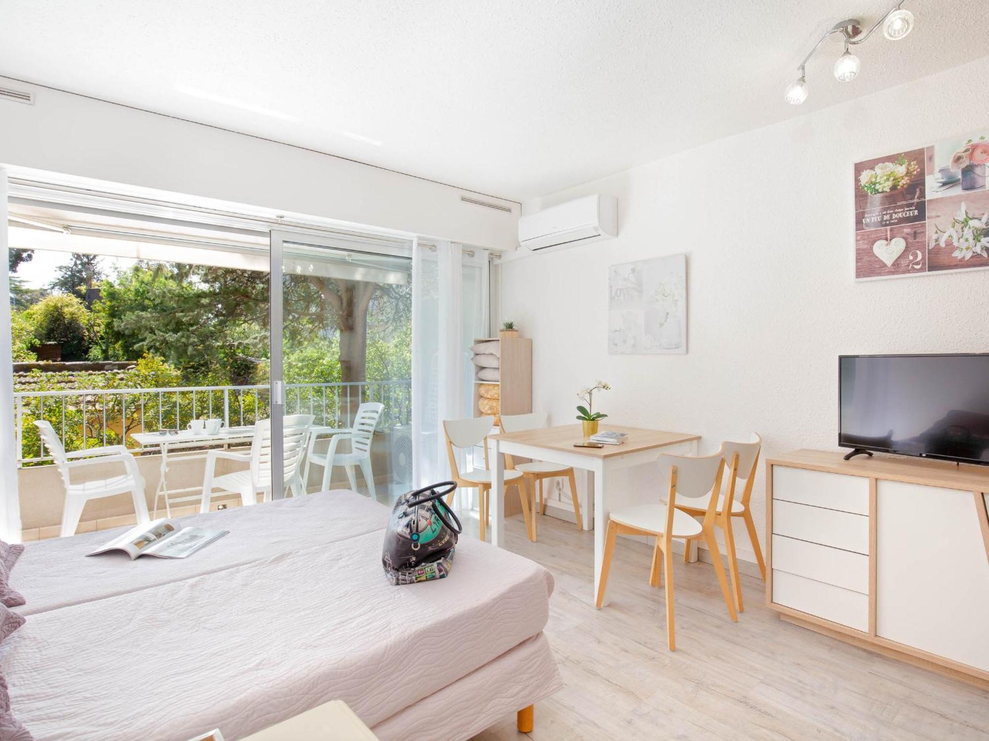 Studio Climatise Pour 3, Face Est, A 50M Plage Et Proche Commerces - Fr-1-466A-23 Saint-Raphael (Var) Exterior foto